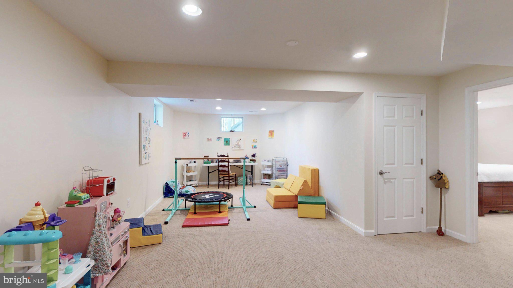 BROADLANDS - Residential