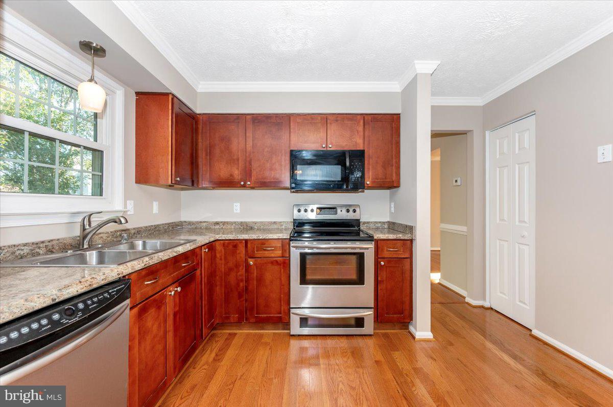 ROBIN MEADOWS - Residential