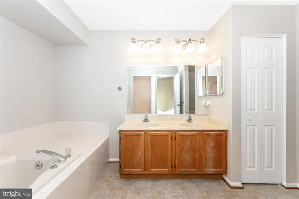 ROBIN MEADOWS - Residential