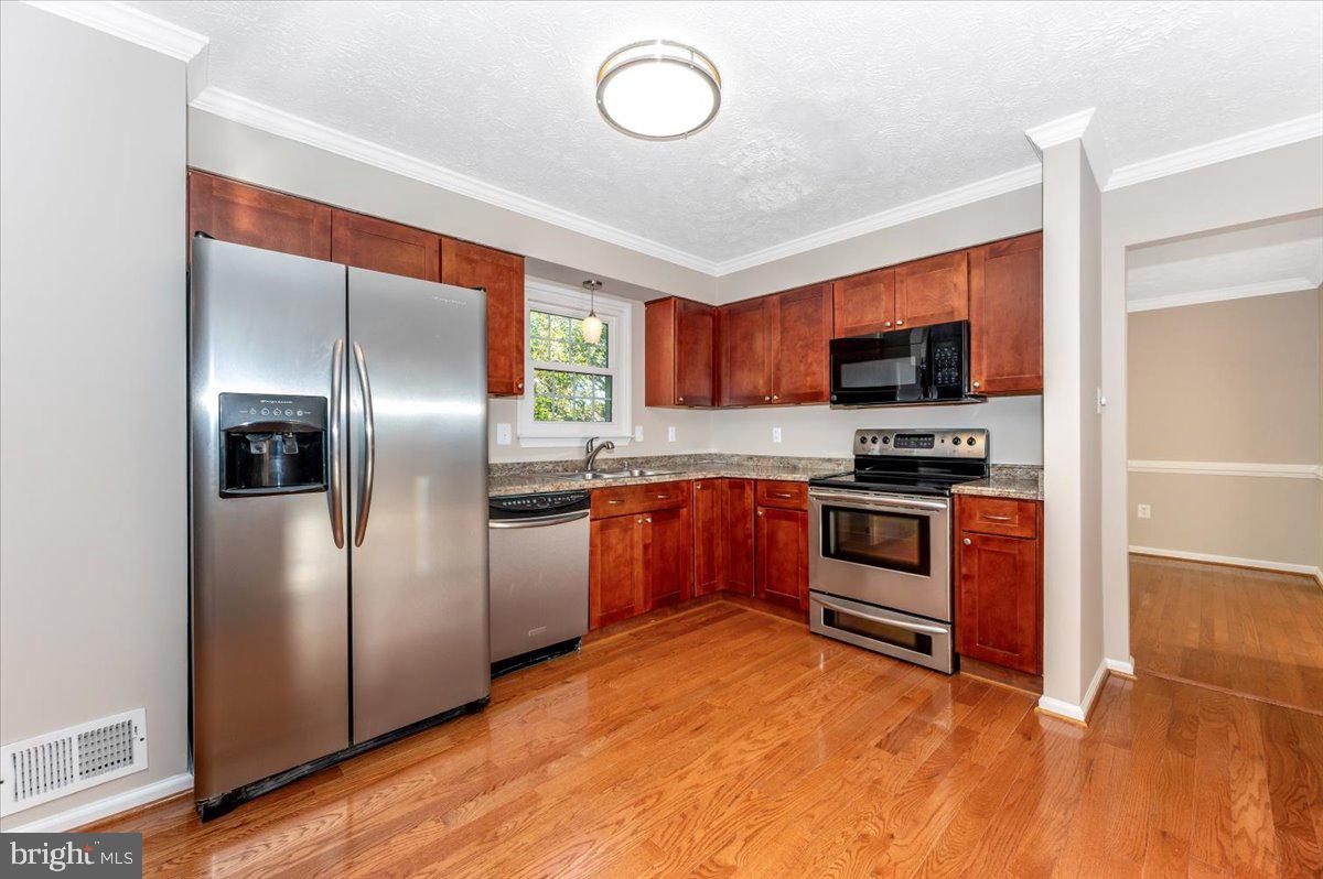 ROBIN MEADOWS - Residential