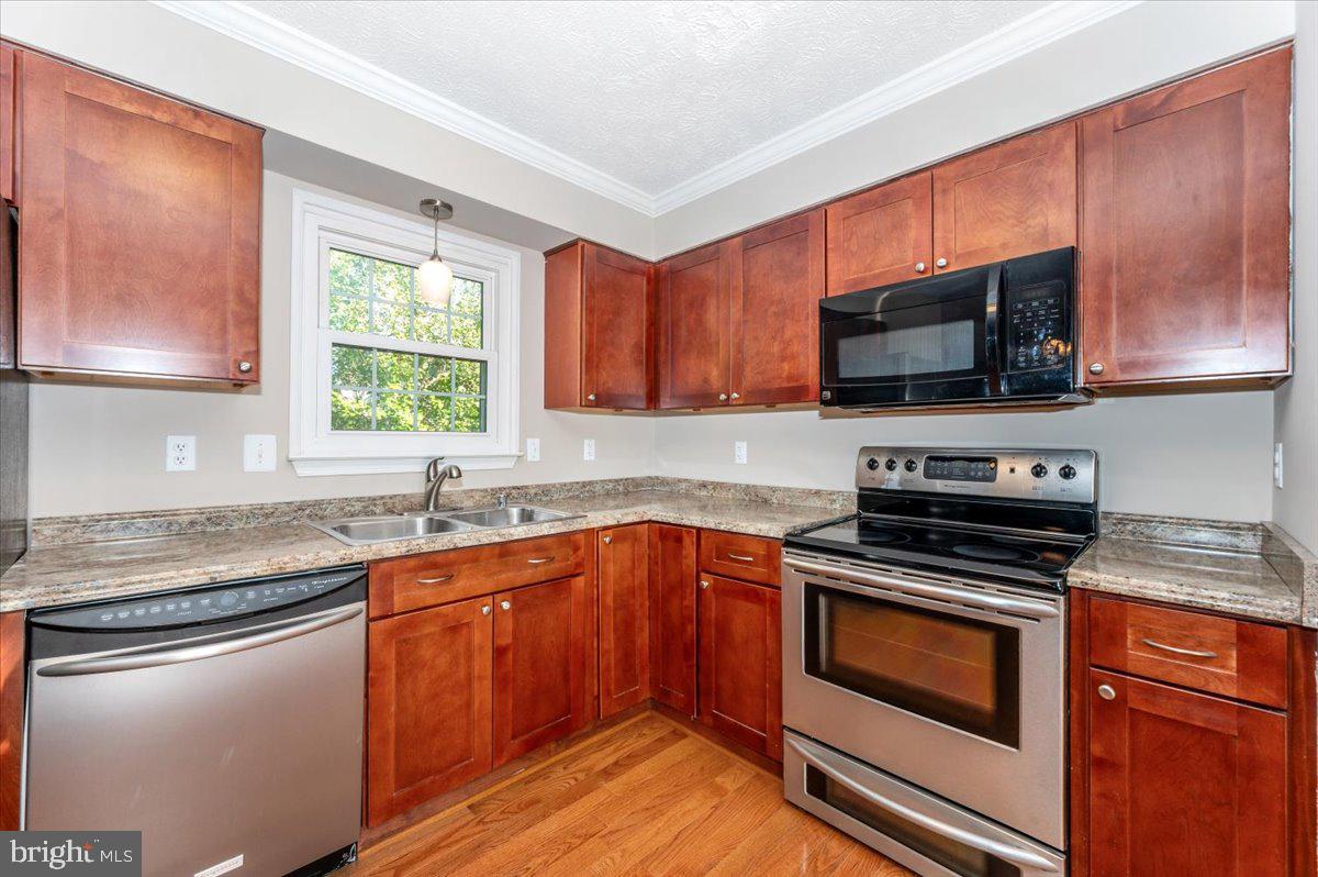 ROBIN MEADOWS - Residential