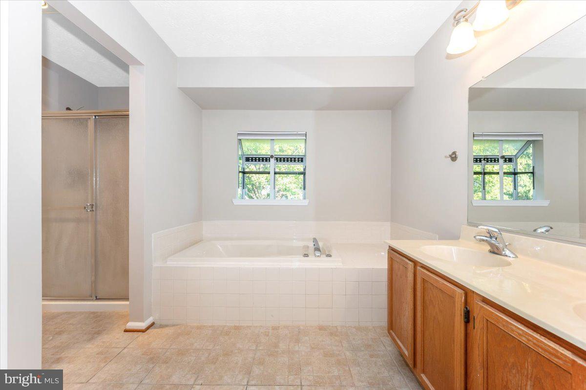 ROBIN MEADOWS - Residential