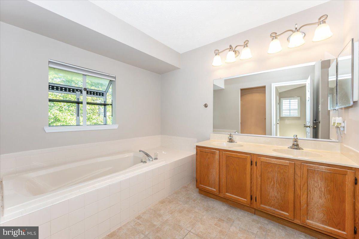 ROBIN MEADOWS - Residential