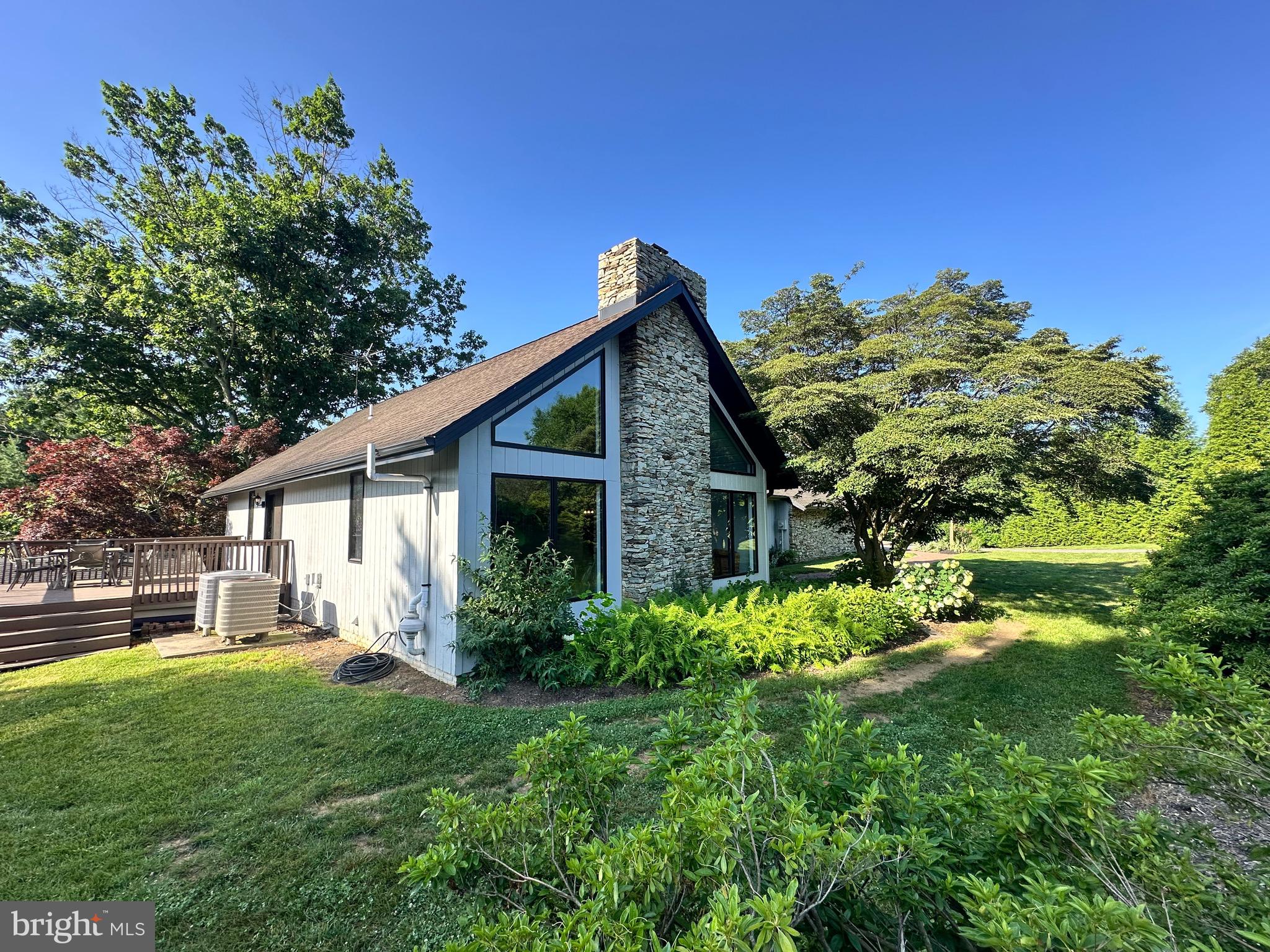 213 TOMAHAWK DRIVE