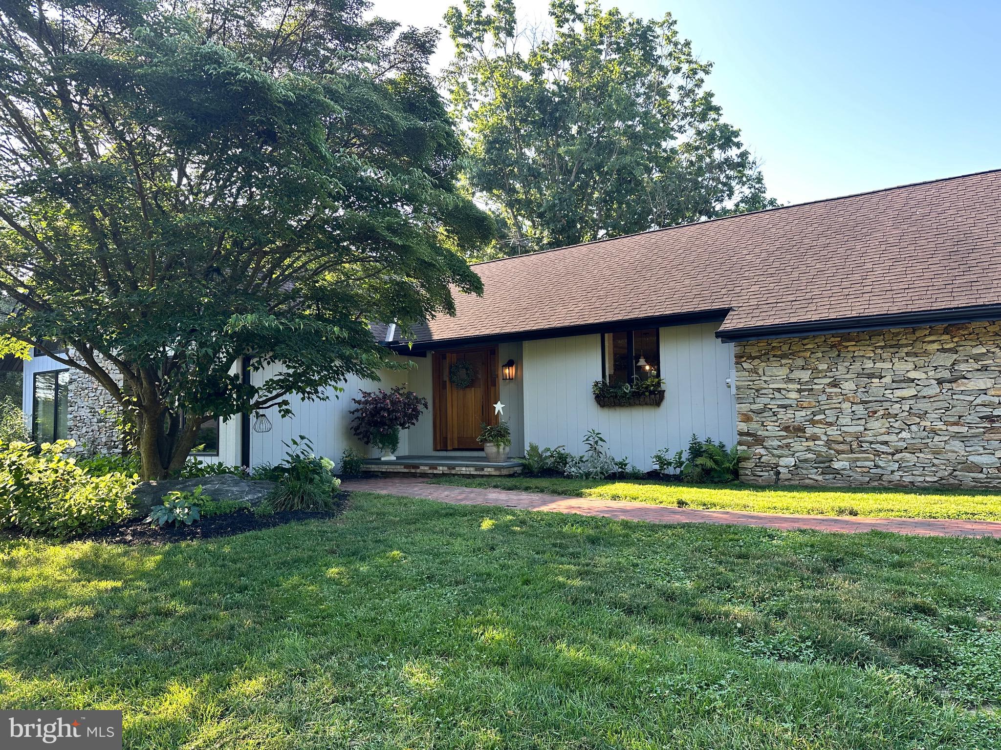 213 TOMAHAWK DRIVE