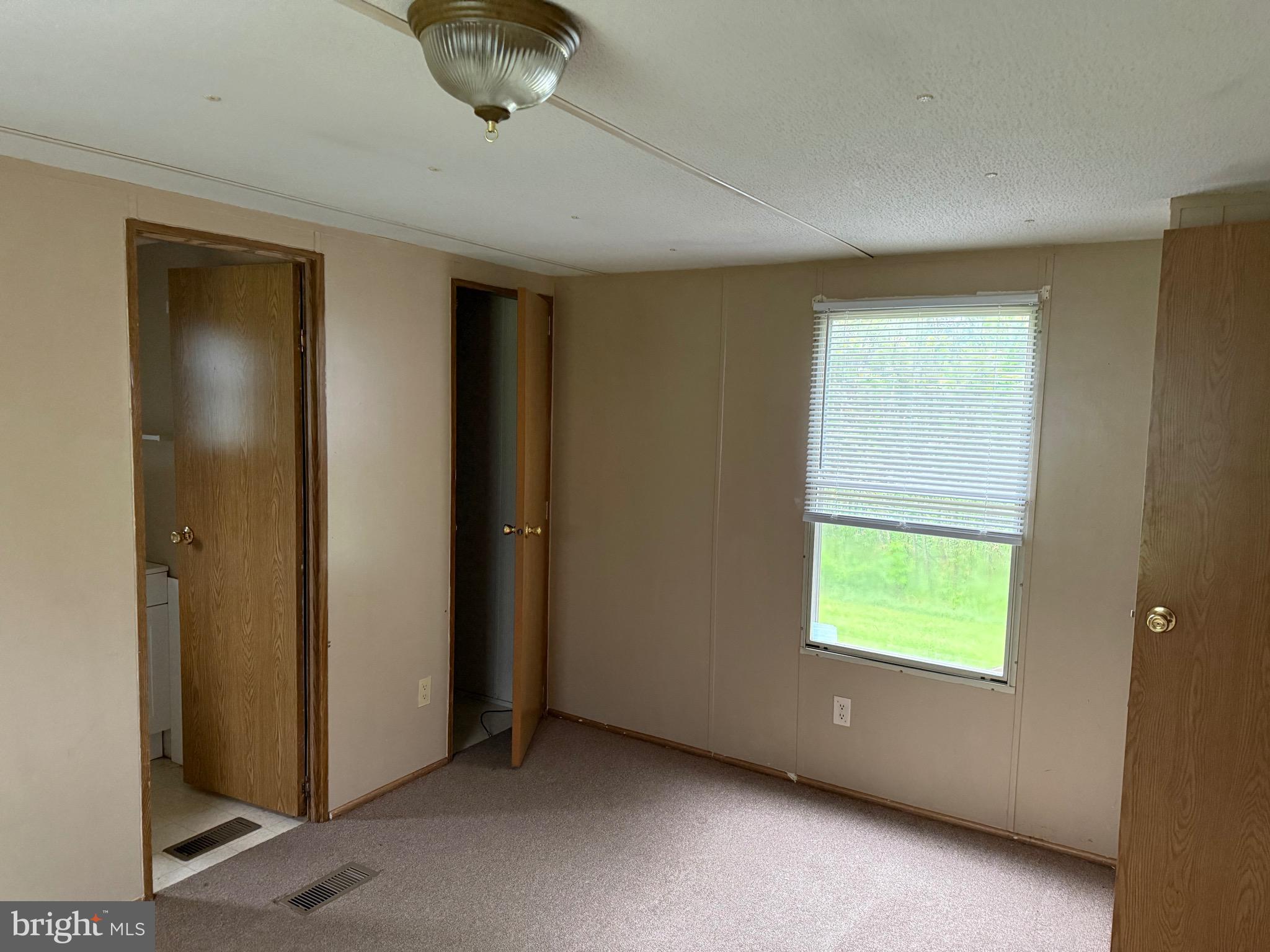 MIDDLE CREEK - Residential Lease