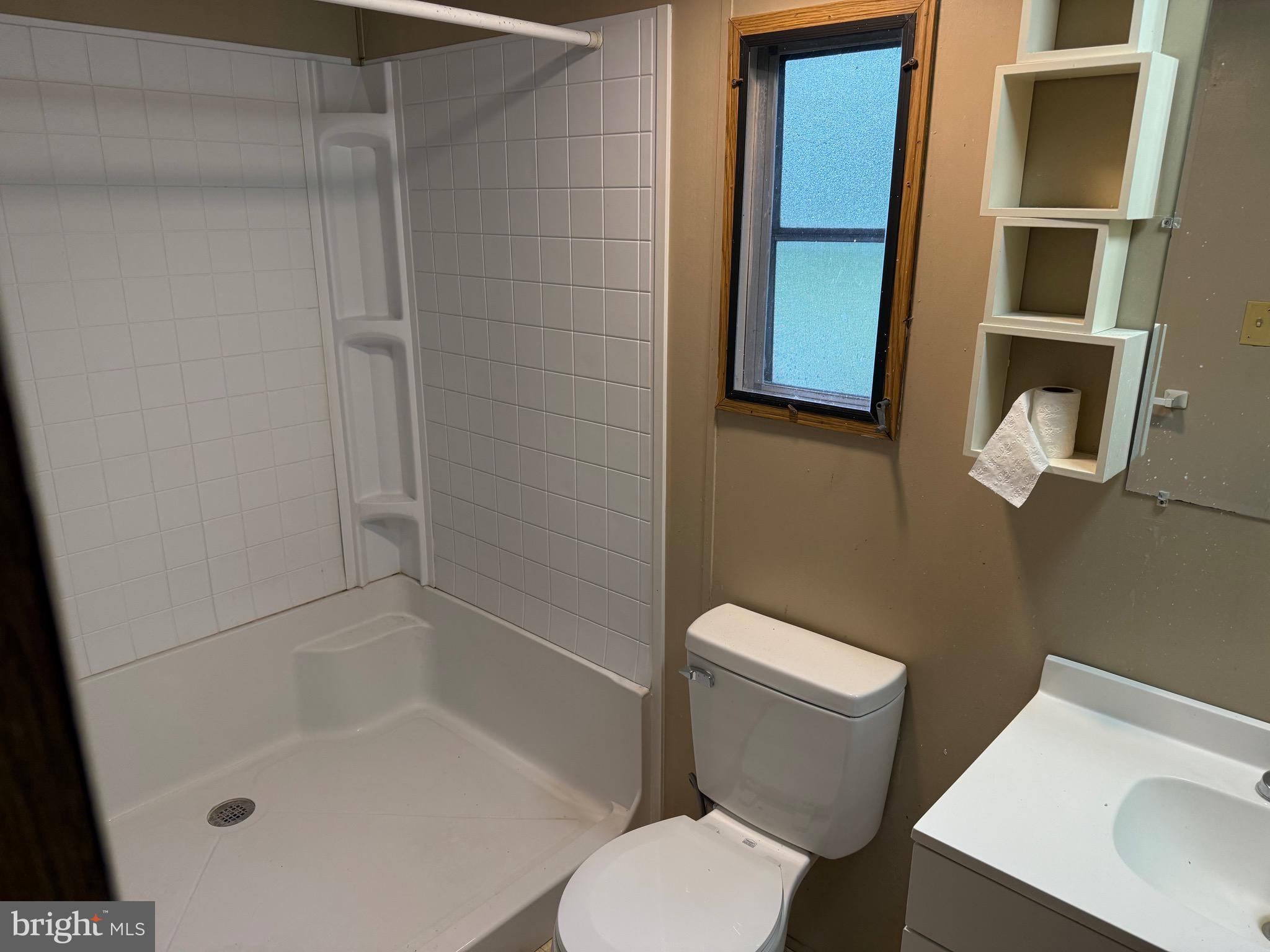 MIDDLE CREEK - Residential Lease