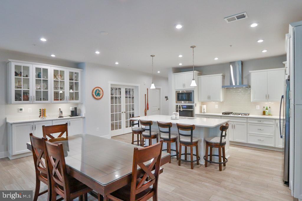 FOUR SEASONS AT KENT ISLAND - Residential