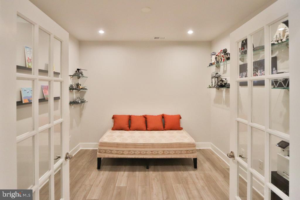 FOUR SEASONS AT KENT ISLAND - Residential