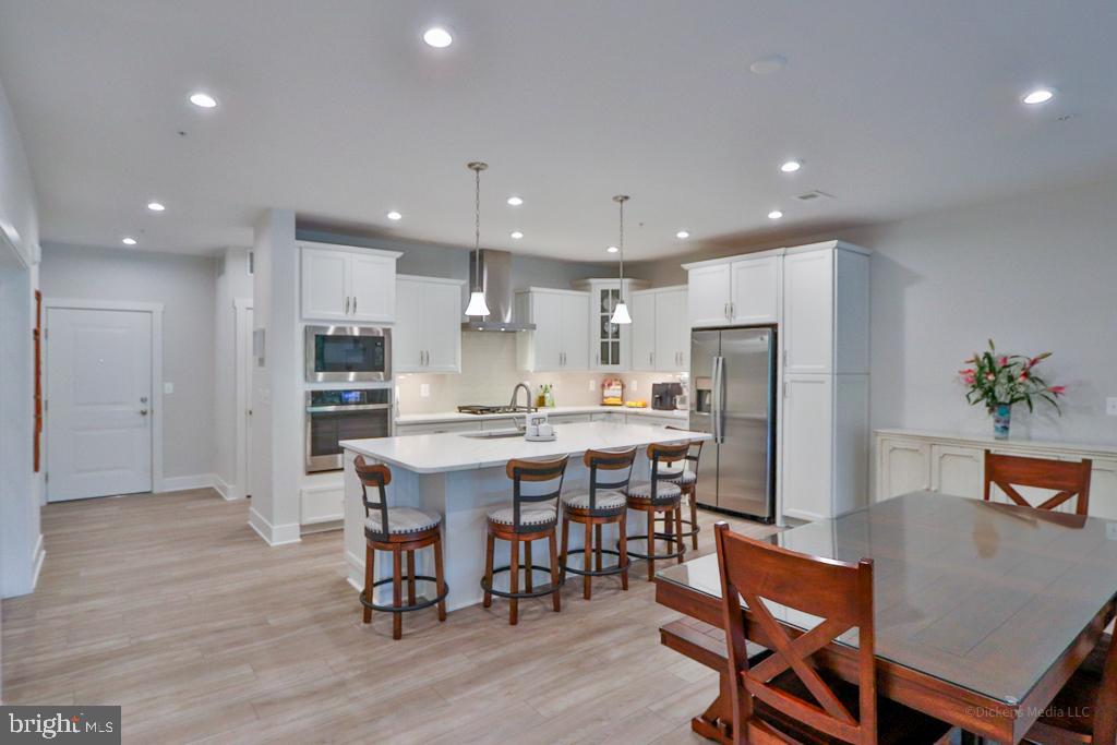 FOUR SEASONS AT KENT ISLAND - Residential