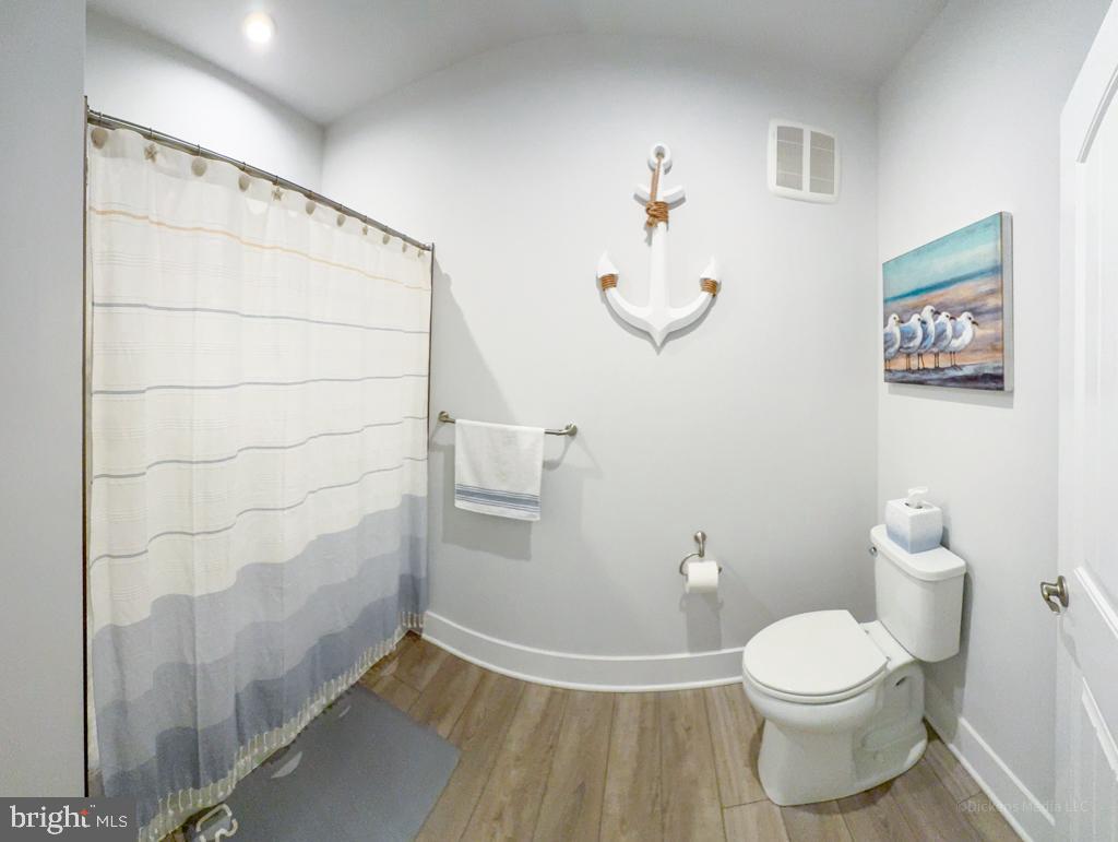 FOUR SEASONS AT KENT ISLAND - Residential