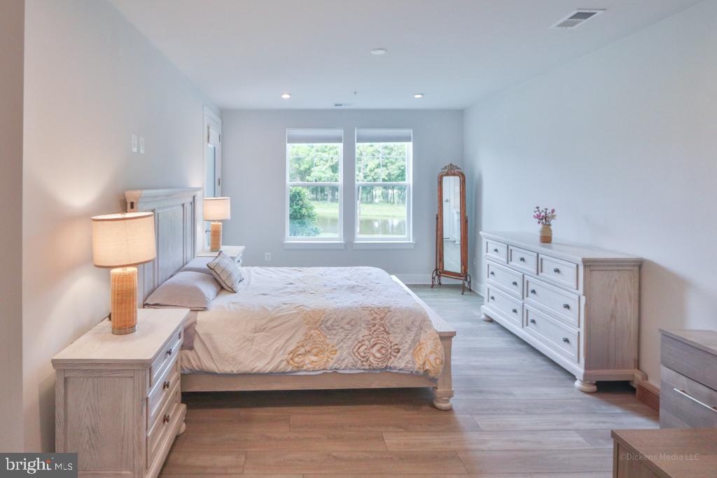 FOUR SEASONS AT KENT ISLAND - Residential