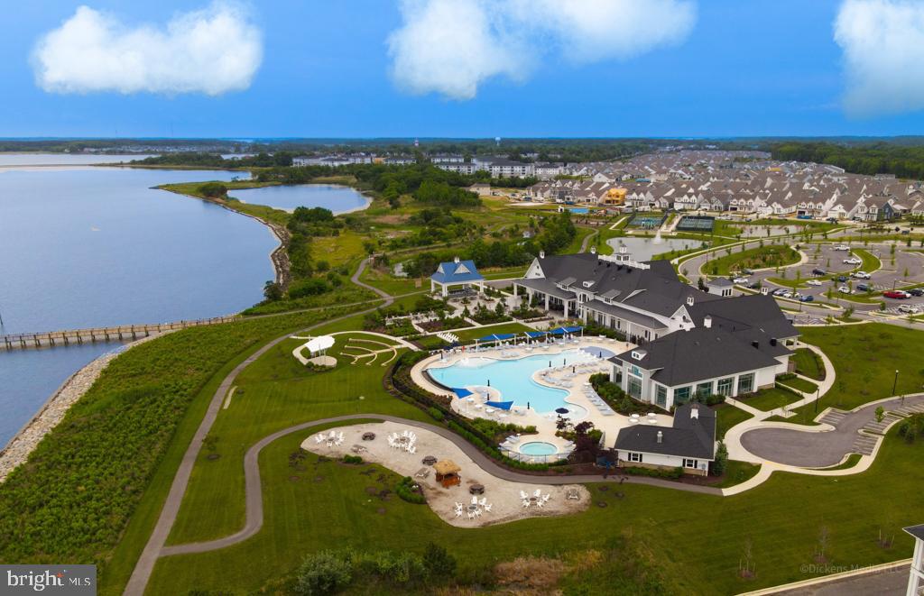 FOUR SEASONS AT KENT ISLAND - Residential