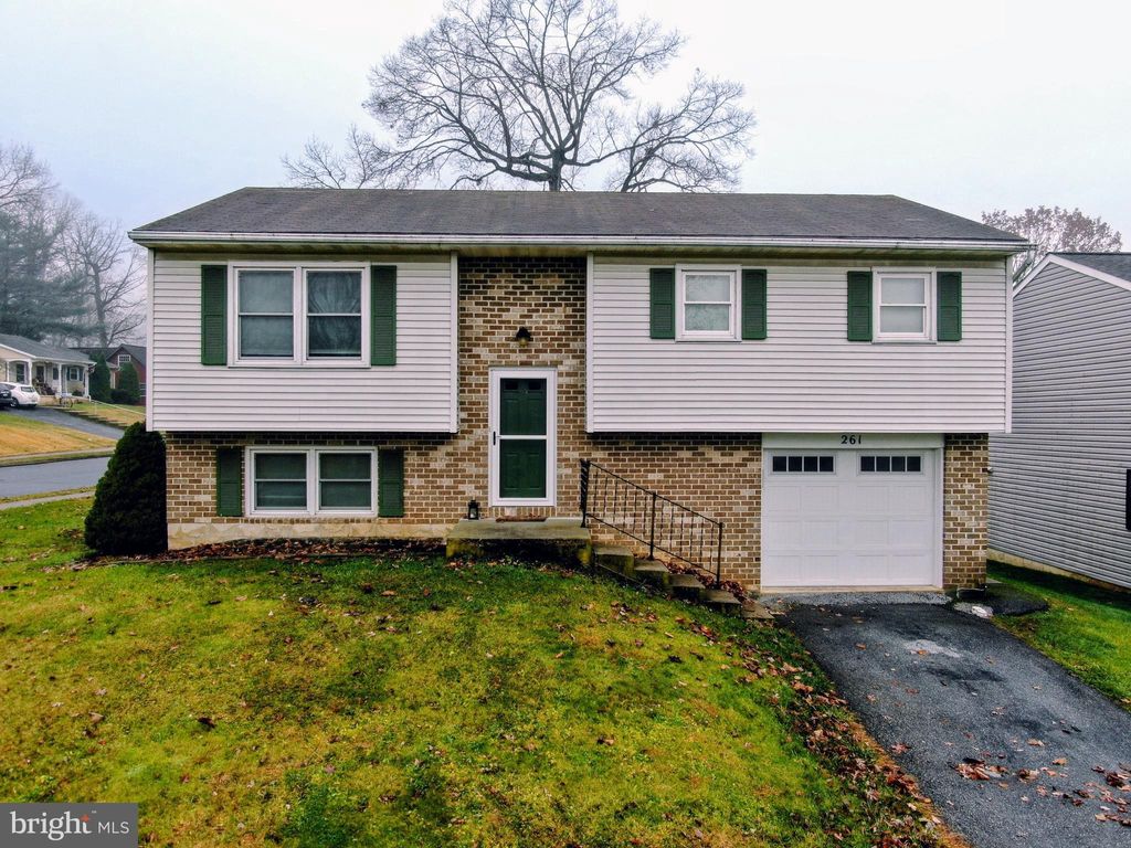 Photo of 261 Linda Terrace, EPHRATA, PA 17522 (MLS # PALA2080264)
