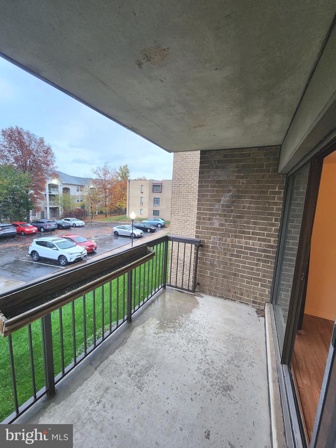 SUMMERTREE CONDO APTS - Residential Lease