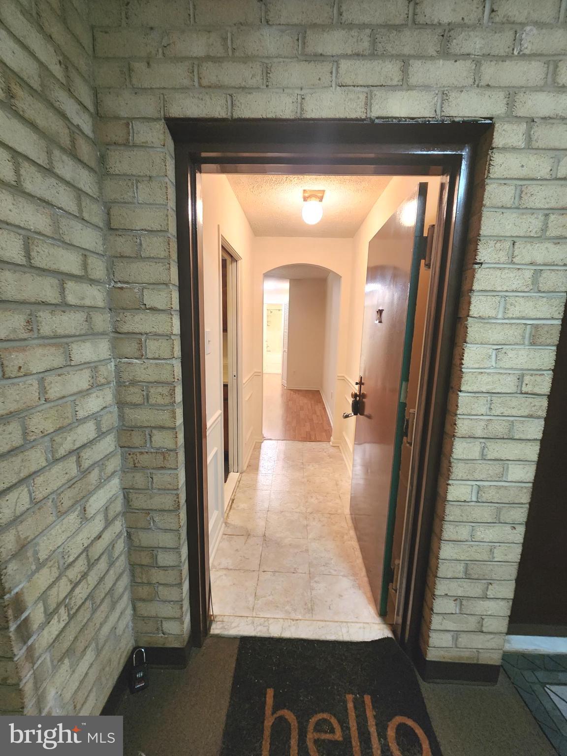 SUMMERTREE CONDO APTS - Residential Lease