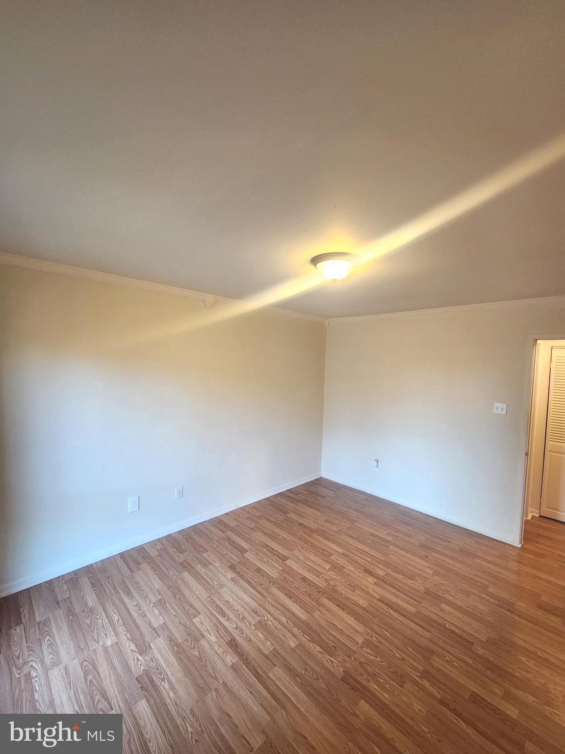 SUMMERTREE CONDO APTS - Residential Lease