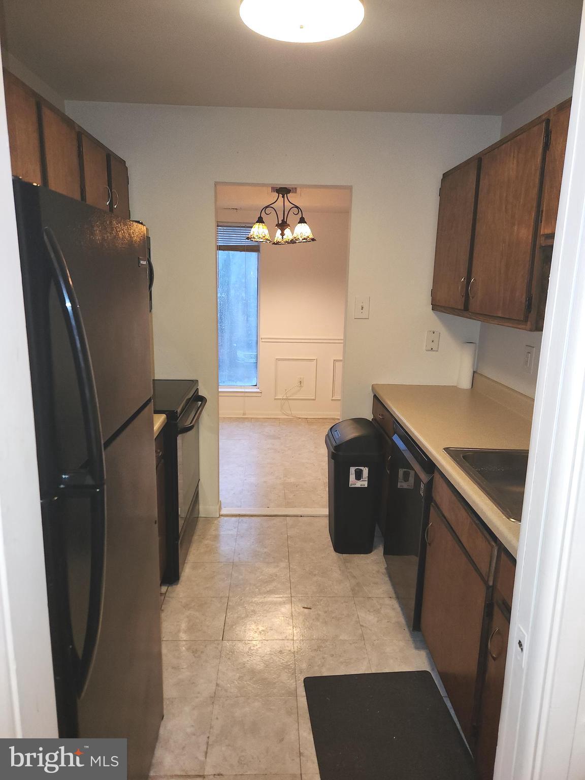 SUMMERTREE CONDO APTS - Residential Lease