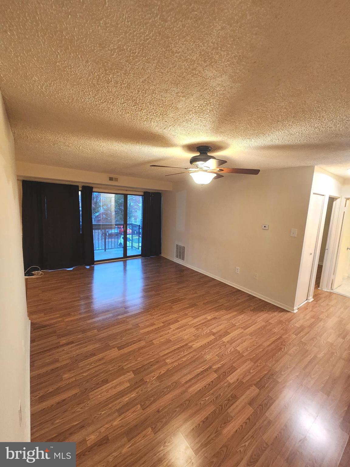 SUMMERTREE CONDO APTS - Residential Lease