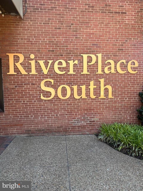 Condo For Sale - 1011 Arlington Boulevard #501<br/> ARLINGTON, VA 22209