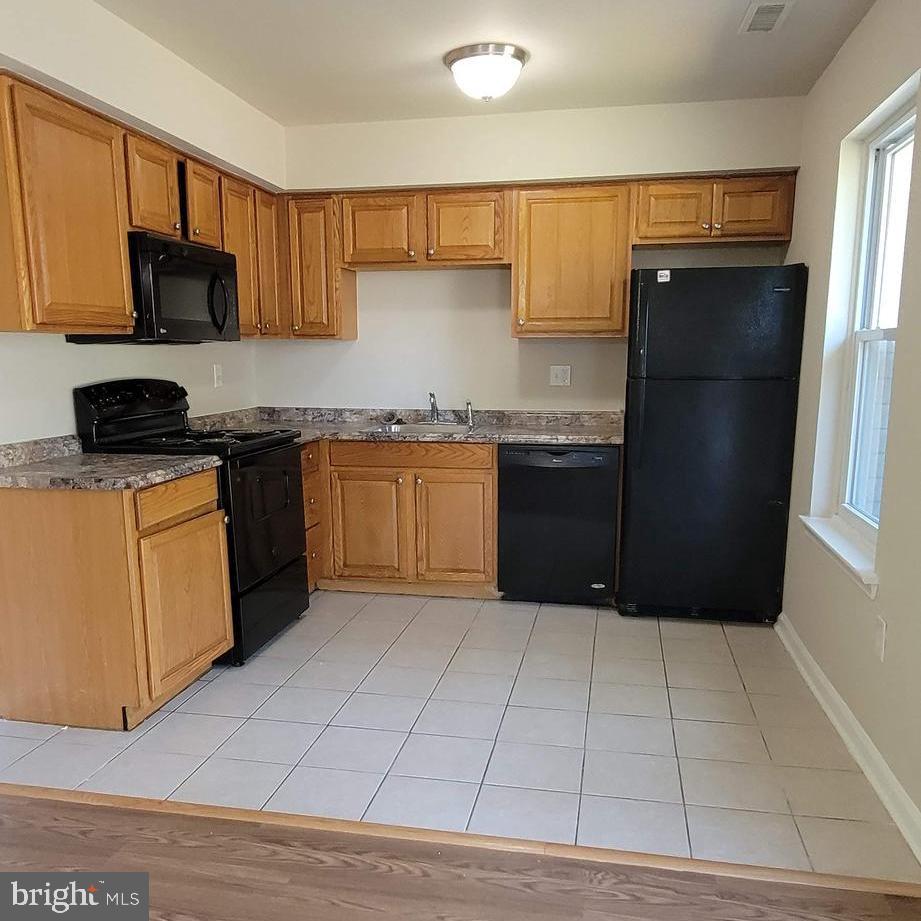 LONDON WOODS - Residential Lease