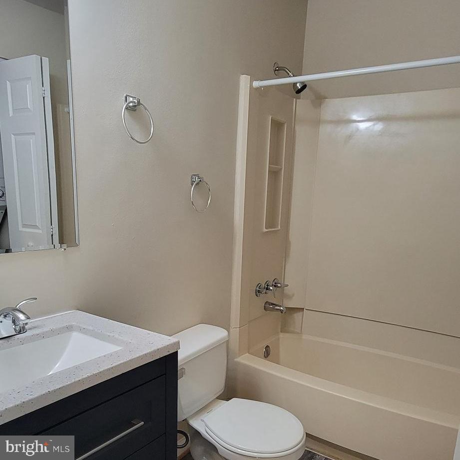 LONDON WOODS - Residential Lease