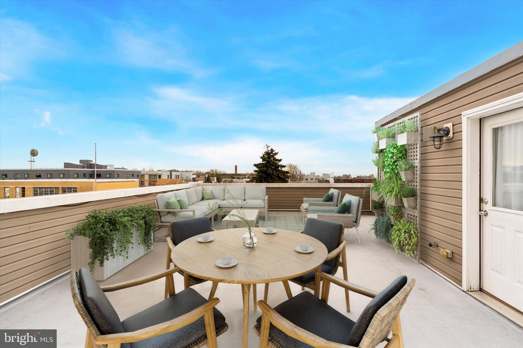 ROXBOROUGH - Residential