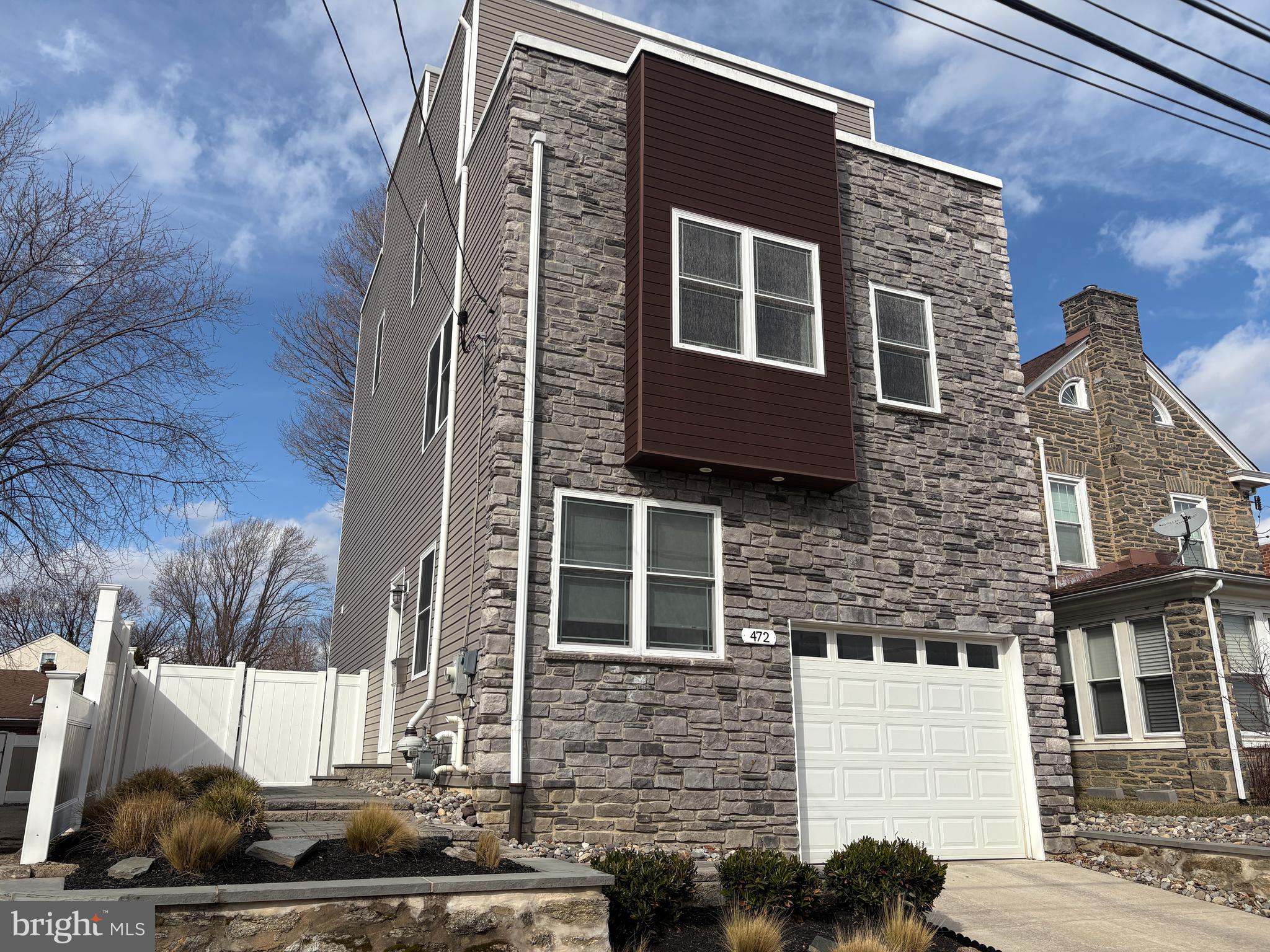 ROXBOROUGH - Residential
