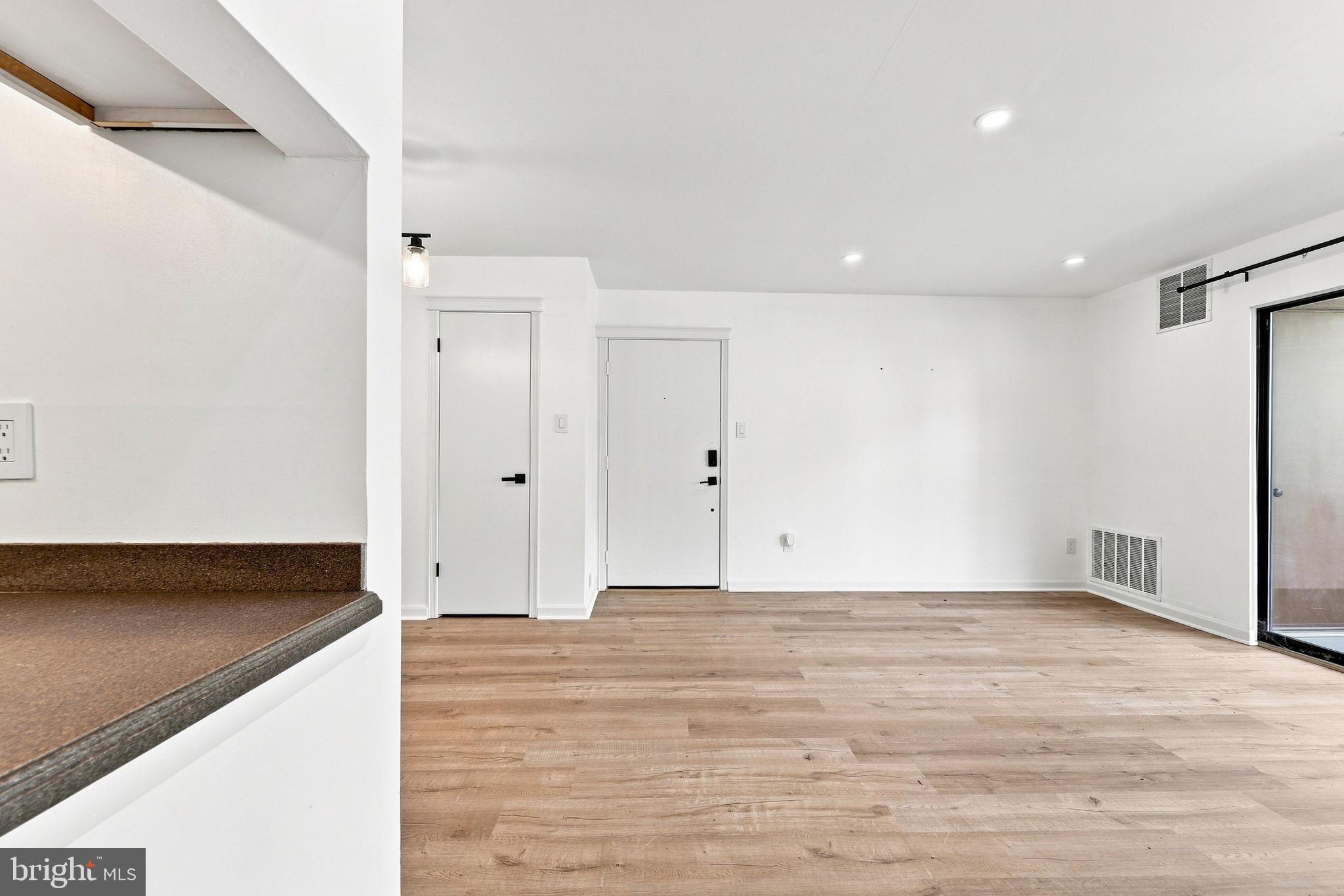 903 LINDSEY COURT