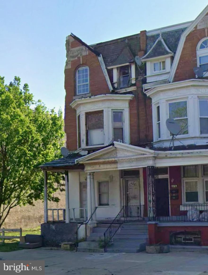 Investment opportunity in bustling Strawberry Mansion!