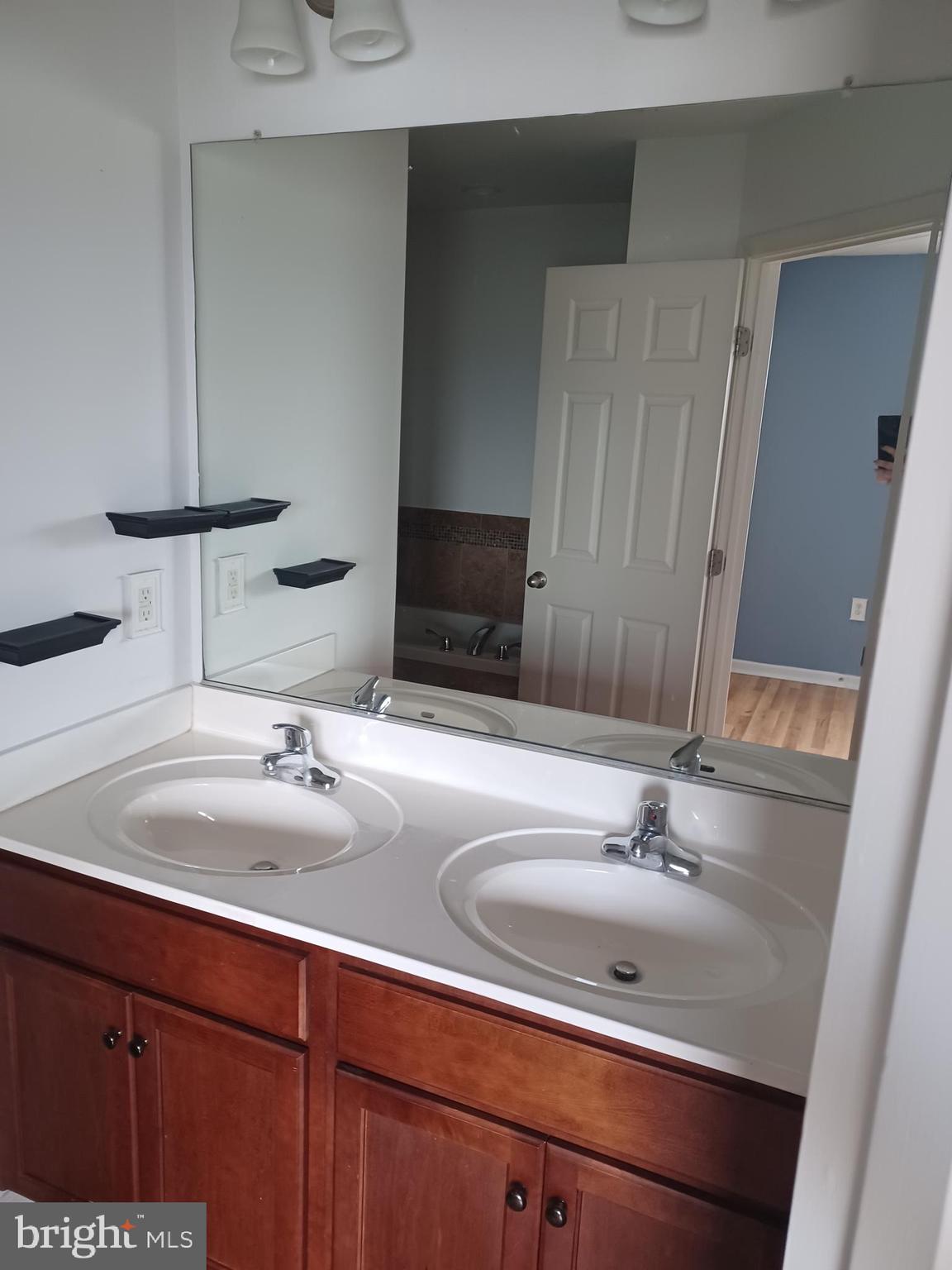 MANOR PARK - Residential Lease