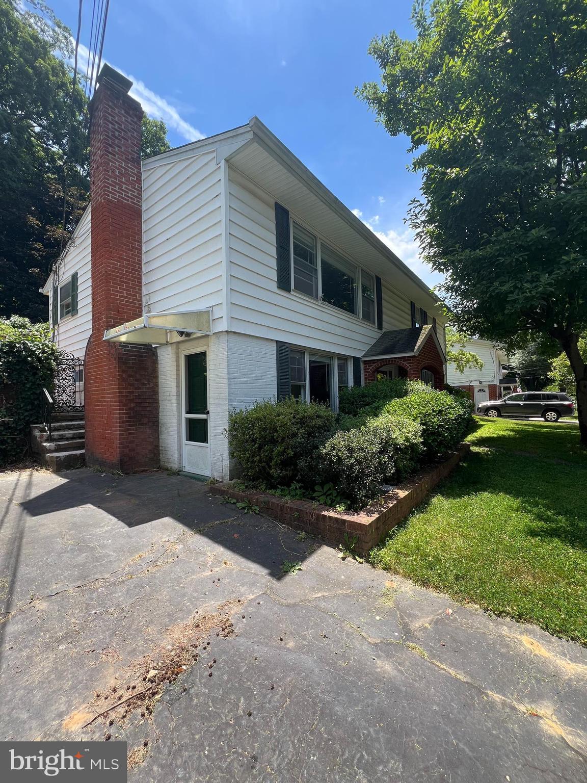 Our new tenant had to back out, so the rental is back on the market! Available for immediate occupancy.
Charming and private, this renovated 1 bed, 1 bath bottom floor unit in a single-family home offers the perfect blend of comfort and convenience. New flooring, paint, and recessed lights throughout. The space includes a full kitchen, spacious den, and laundry room with washer and dryer for exclusive use of tenant. With its own side entrance, this unit offers a sense of privacy and access to the side patio, also exclusively for the tenant's enjoyment. Cozy, this is ideal for single occupancy.
Ample street parking is available, and the prime location provides easy access to shopping and the heart of Vienna, just a short walk away.
*One dog allowed case by case basis, no cats allowed.
****Only 2.5 miles to Vienna Metro ****UTILITIES COVERED by Owner