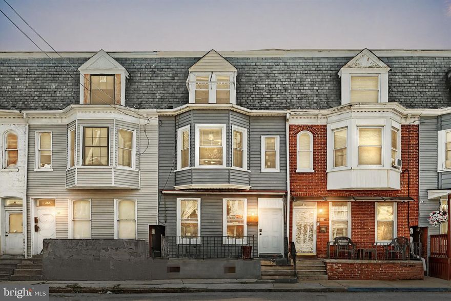 Move in ready home on the West end of York City.  Plenty of space with a total of 1830 sq feet of finished living area. First level has a huge open room that can be used a dining/living or just living. Most homes like this in the city have it split in two! Gets better... you also have a separate formal dining room off the entry room. Modern white kitchen with stainless steel appliances follows. On the second level there are three bedrooms and a full bathroom. We're not t the top yet, on the third floor is two large bedrooms, with one being a pass though. Like living in the city but hate parking? We got you. Fenced in yard with parking space off the alley behind!