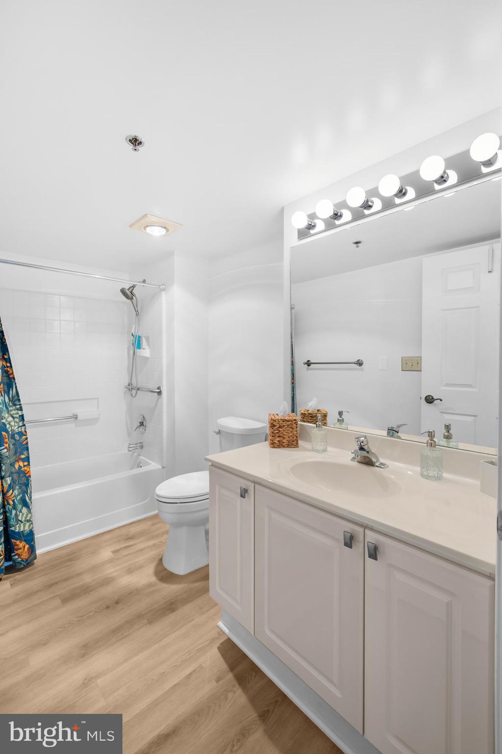 LANSDOWNE WOODS - Residential