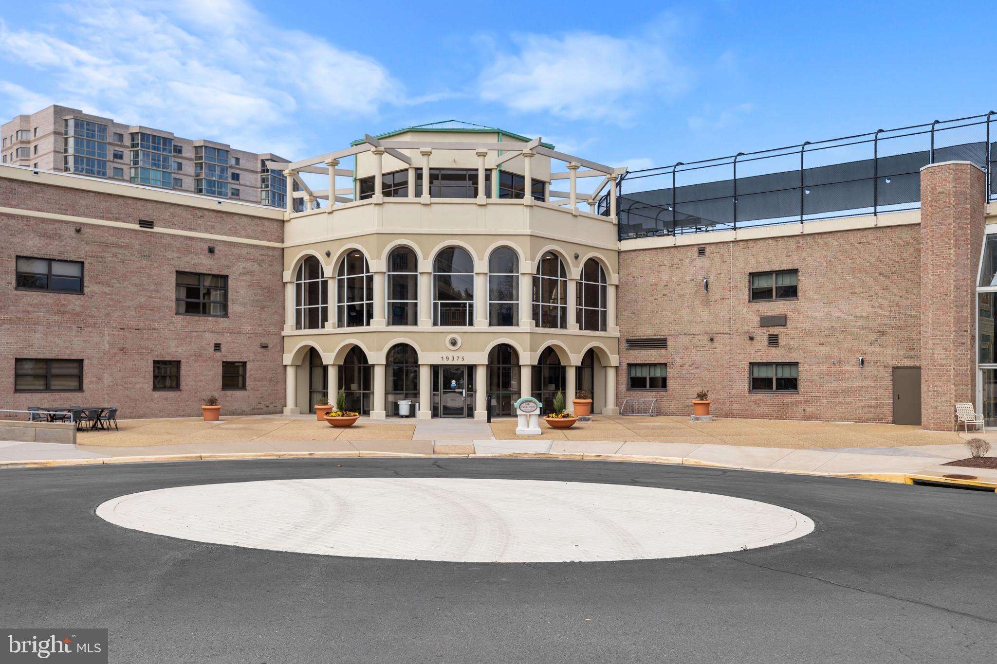 LANSDOWNE WOODS - Residential