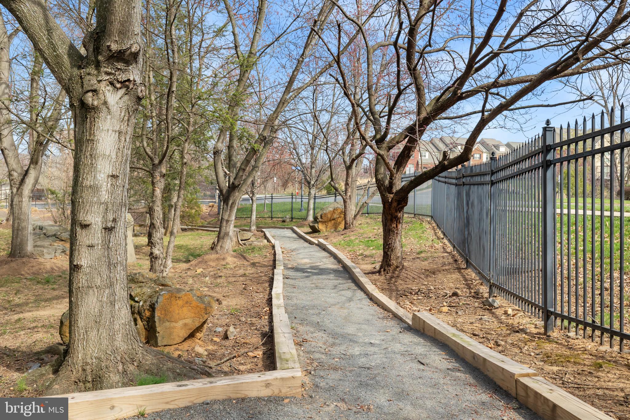 LANSDOWNE WOODS - Residential