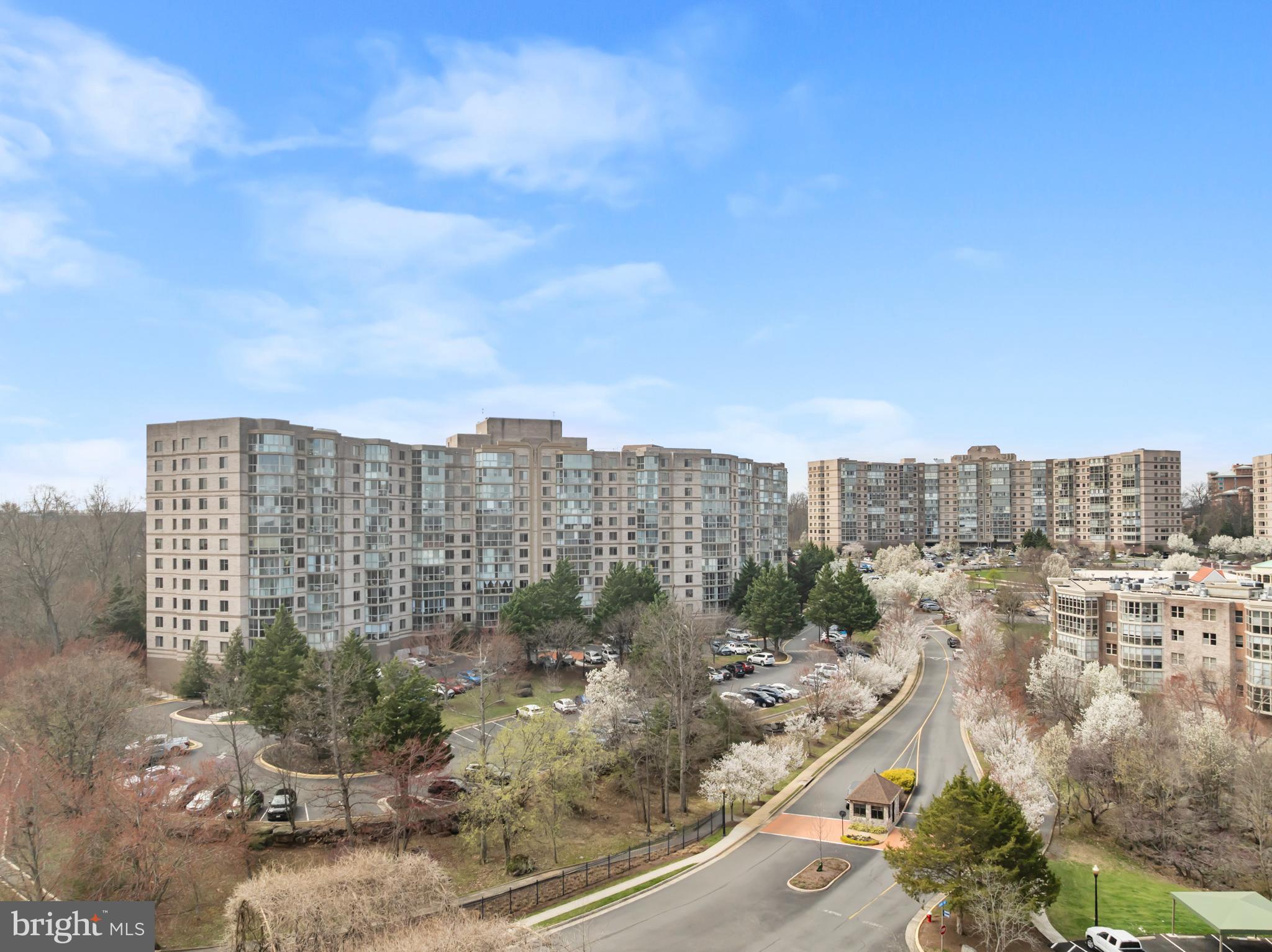 LANSDOWNE WOODS - Residential