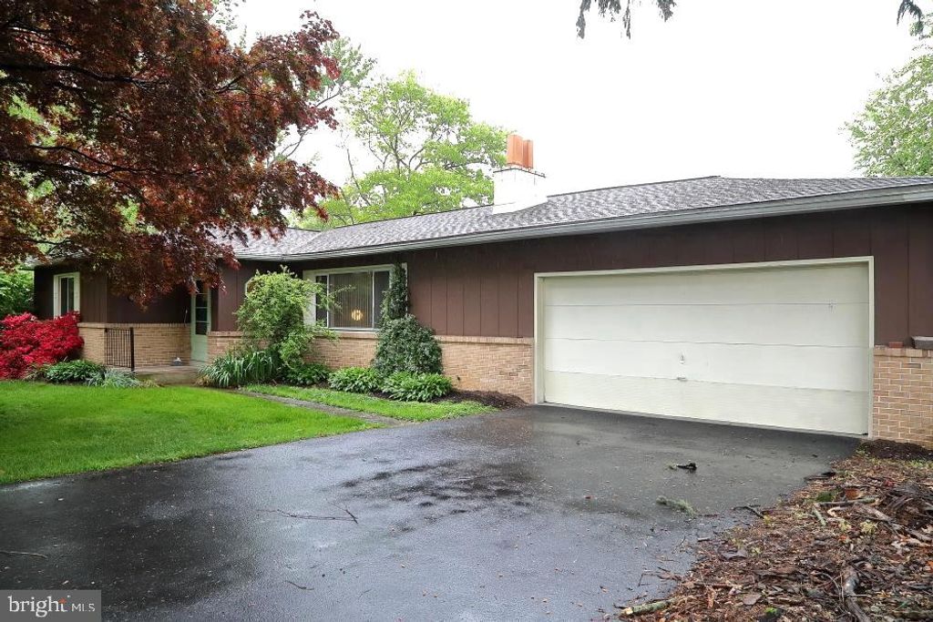 Photo of 133 REMBRANDT DR, LANCASTER, PA 17603 (MLS # PALA2034190)