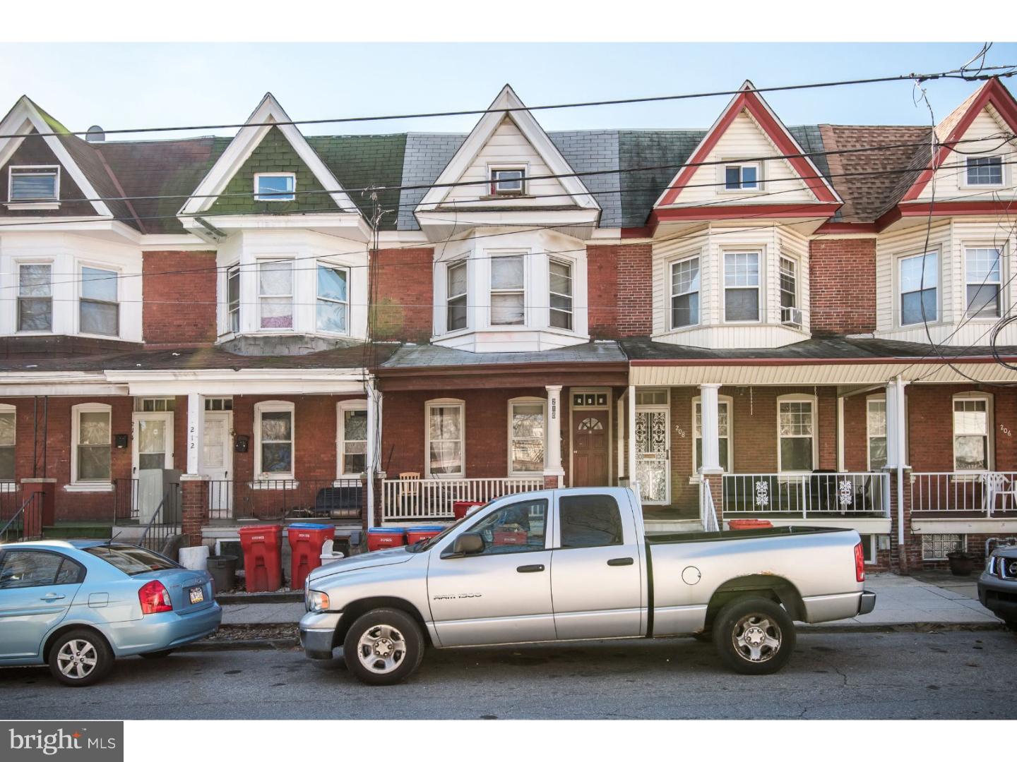 Great Rental Property!! Duplex with 2 units each with a separate hot water heaters. Newer roof. Below market value and guaranteed rents. Investors ? Don't miss this opportunity!!!