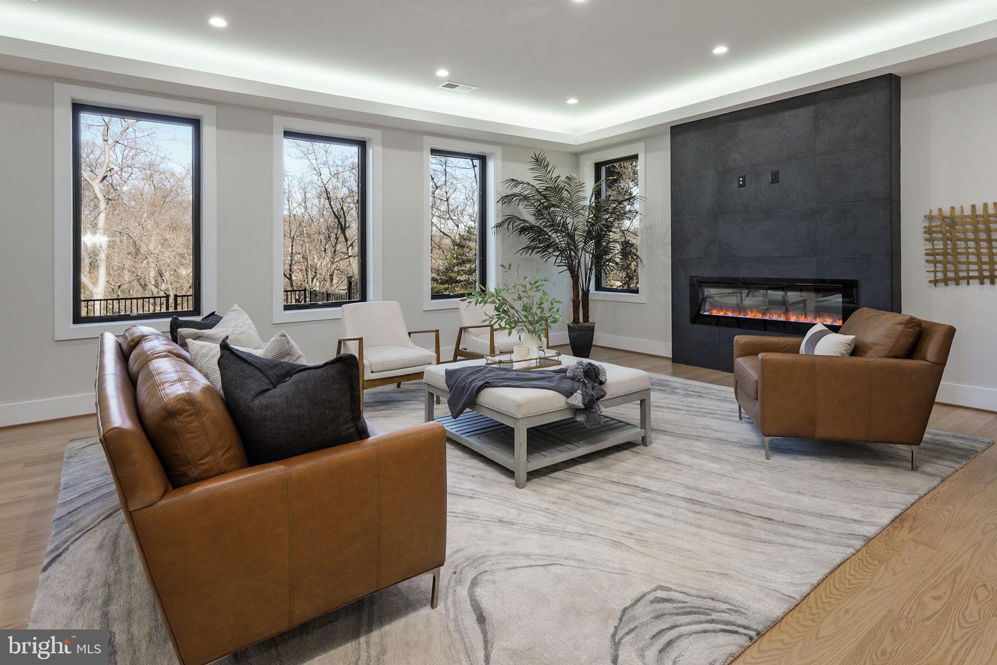 BROYHILL FOREST - Residential