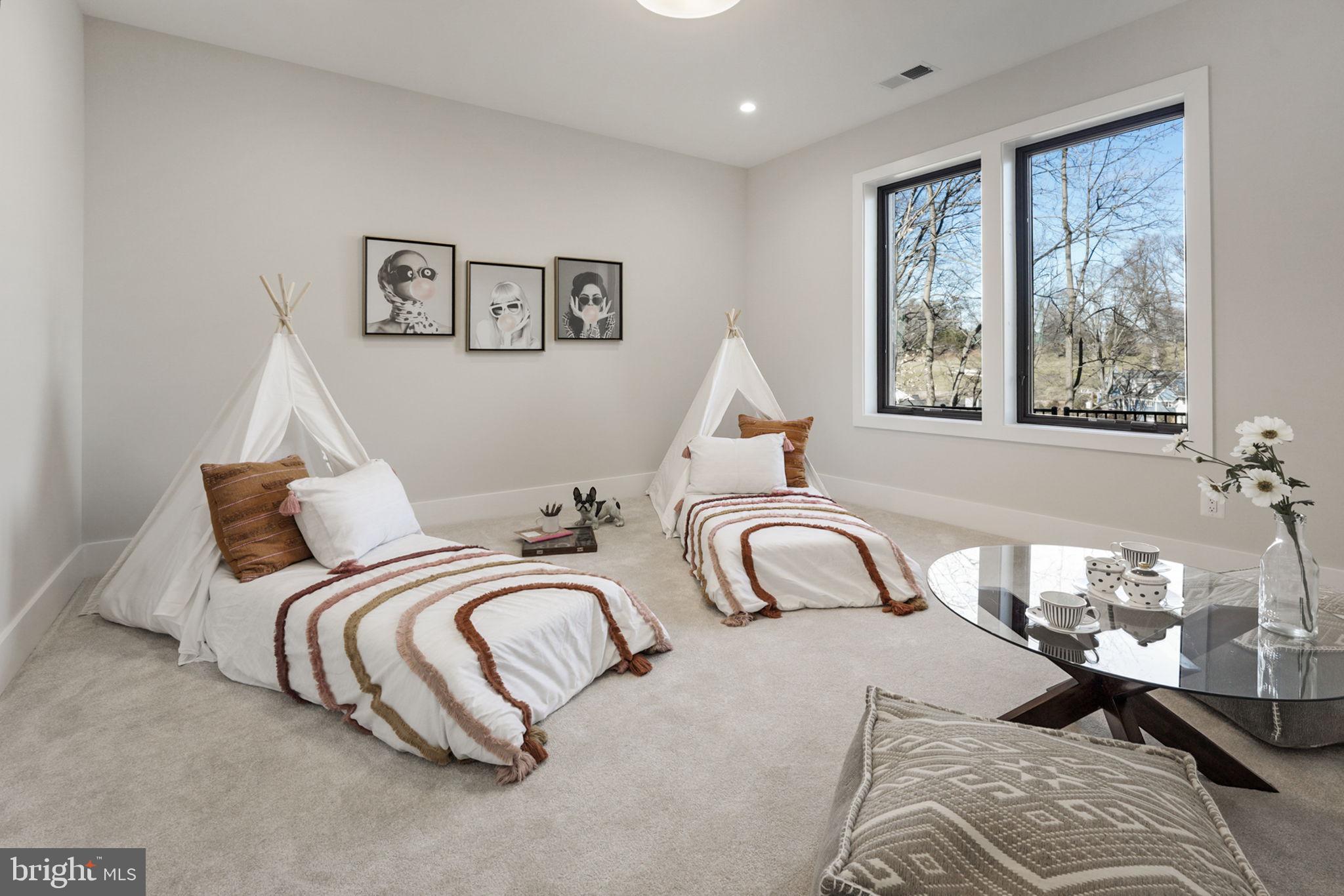 BROYHILL FOREST - Residential