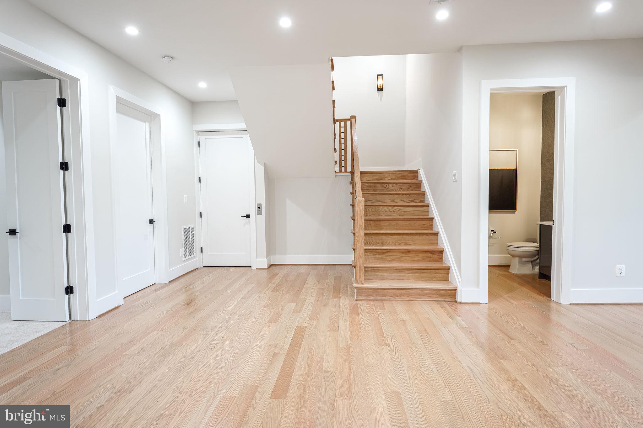 BROYHILL FOREST - Residential