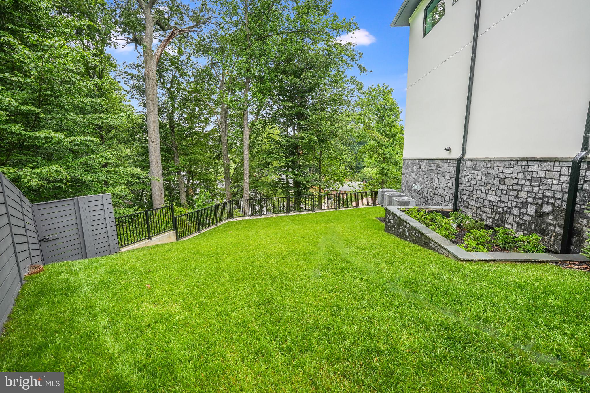 BROYHILL FOREST - Residential