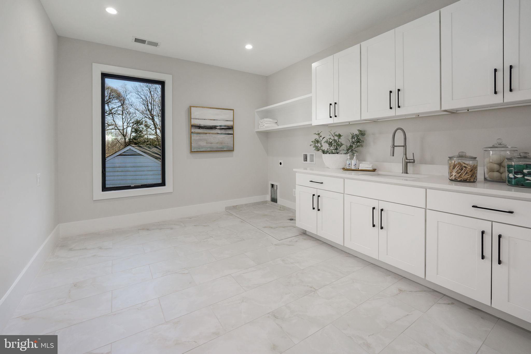 BROYHILL FOREST - Residential