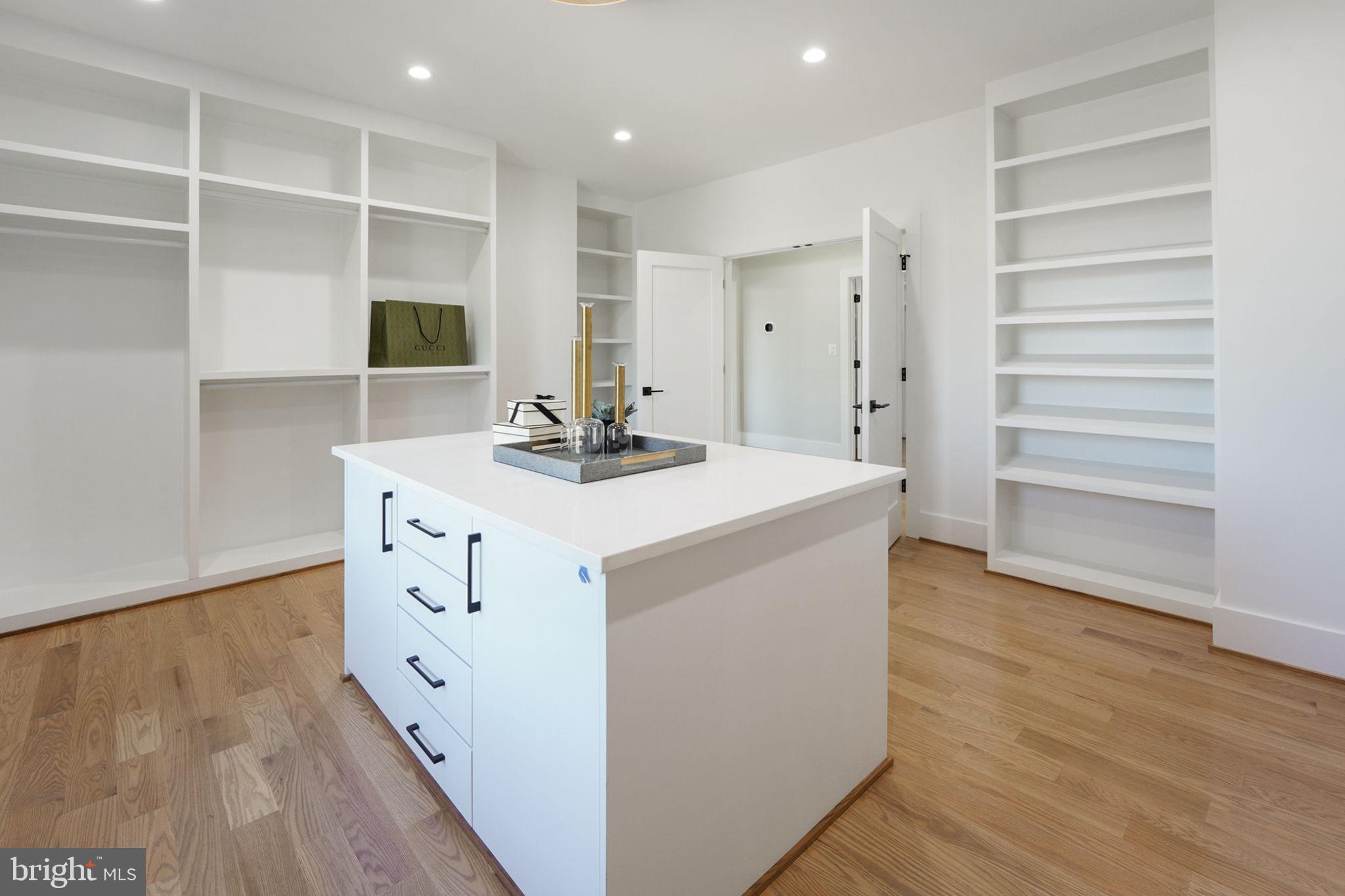 BROYHILL FOREST - Residential