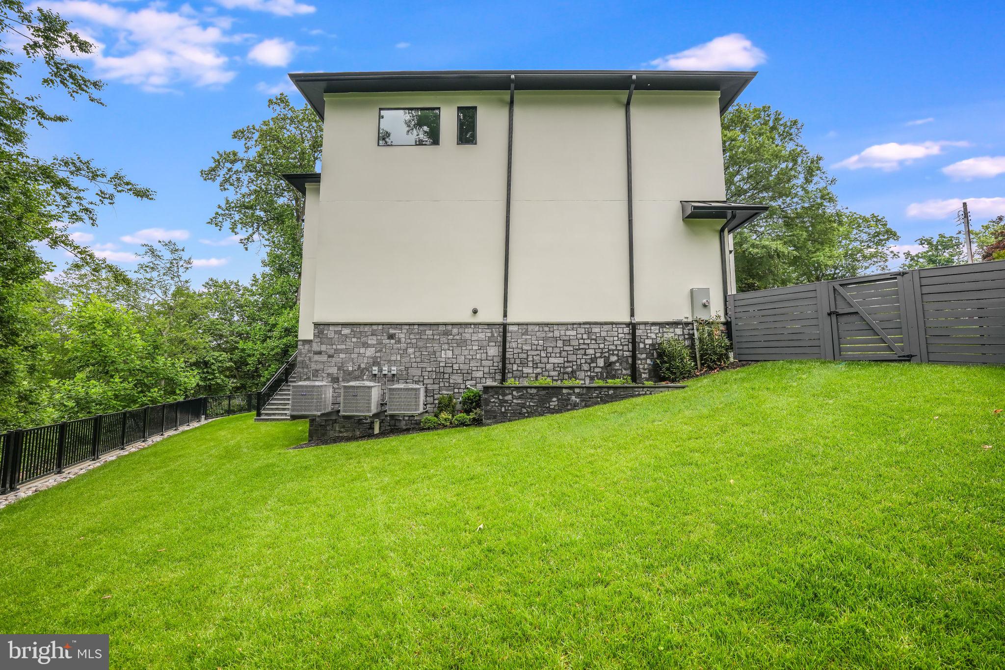 BROYHILL FOREST - Residential