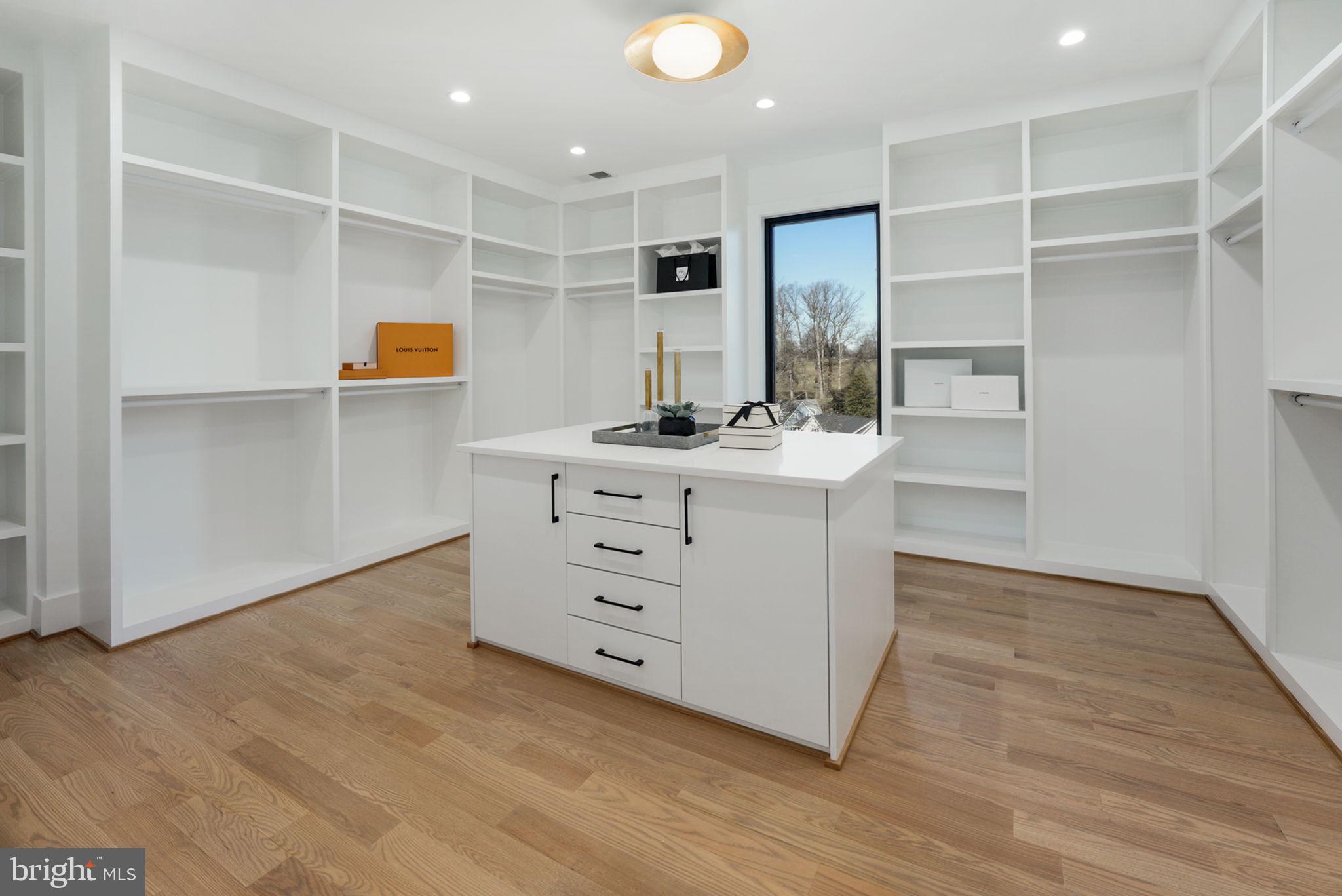 BROYHILL FOREST - Residential