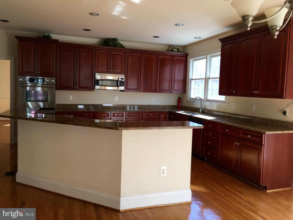 STONEWALL MANOR - Residential