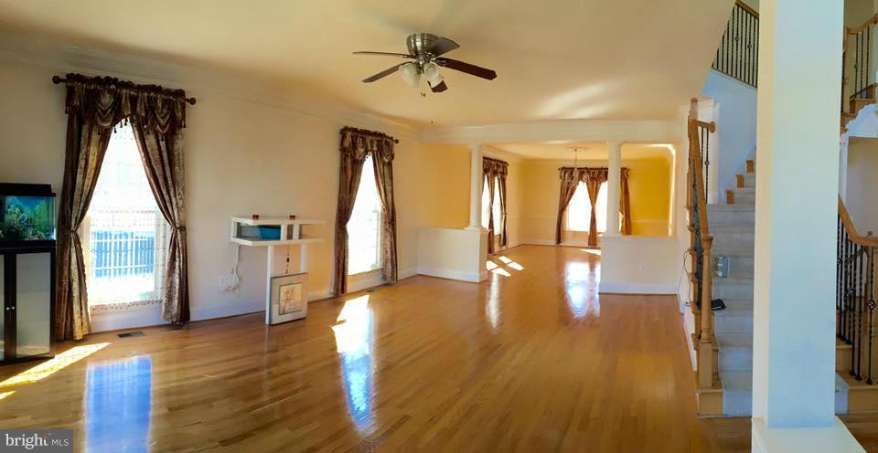 STONEWALL MANOR - Residential