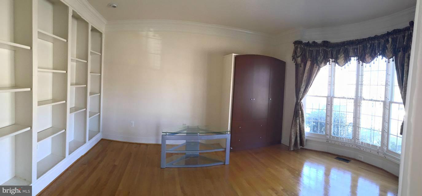 STONEWALL MANOR - Residential